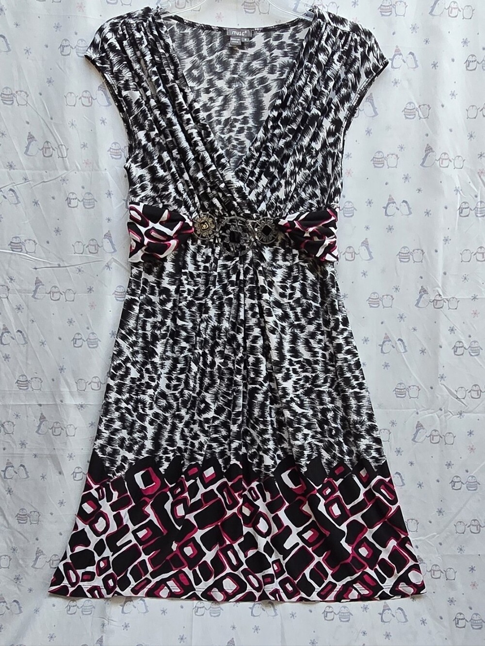 Muse Black, White & Pink Patterned V-Neck Dress. Size 6